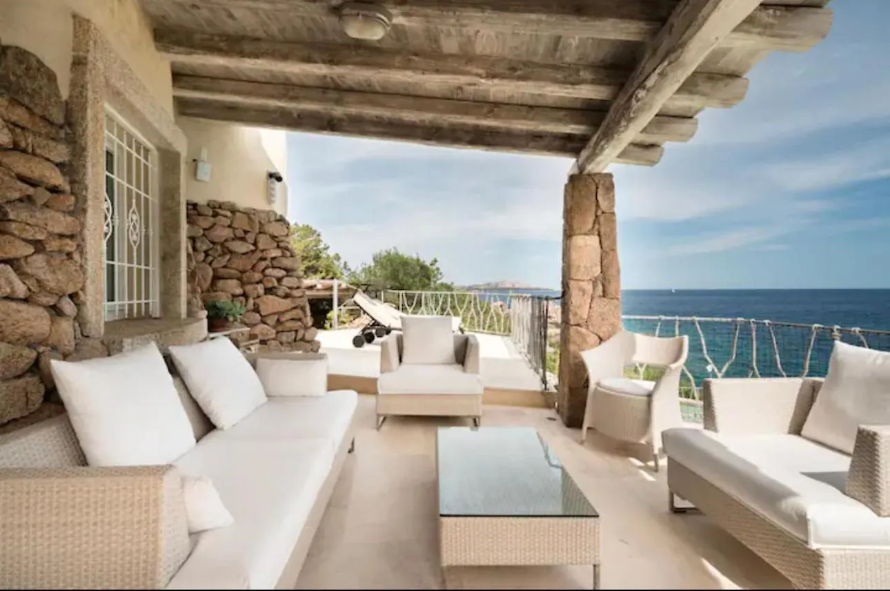 Villa Paradiso Baja Sardinia 0*,